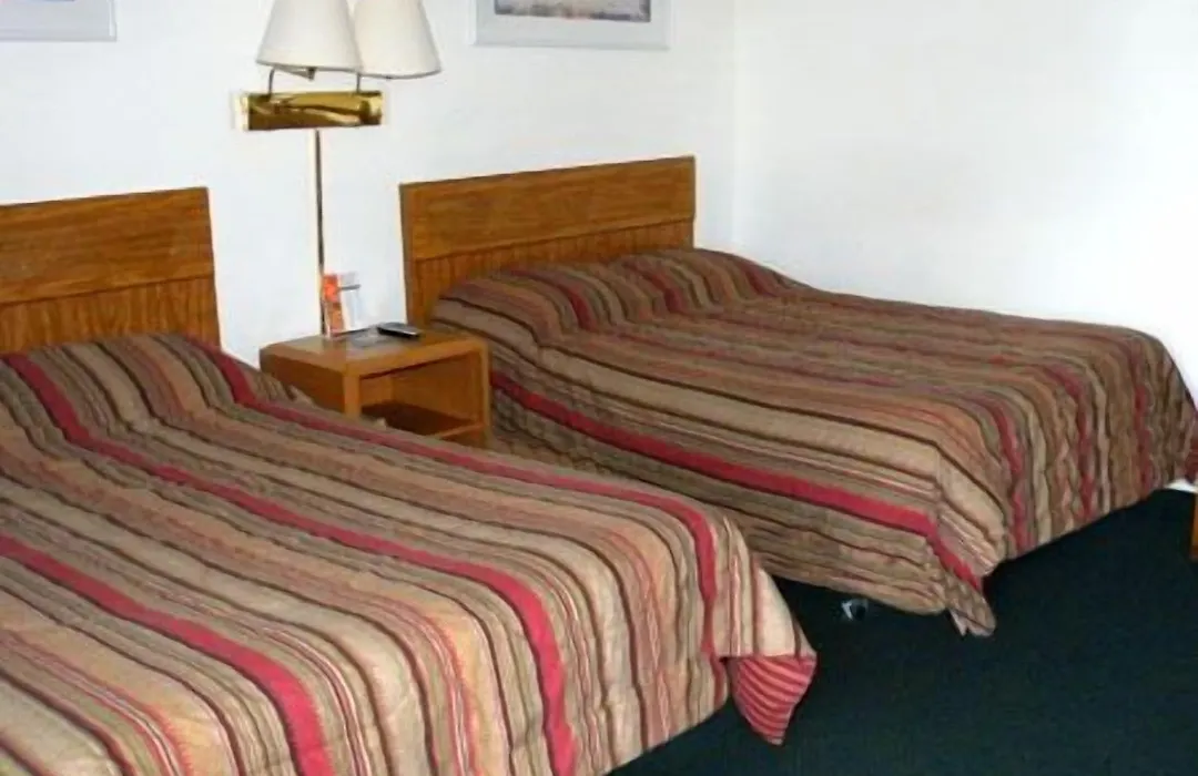 Economy Inn-1