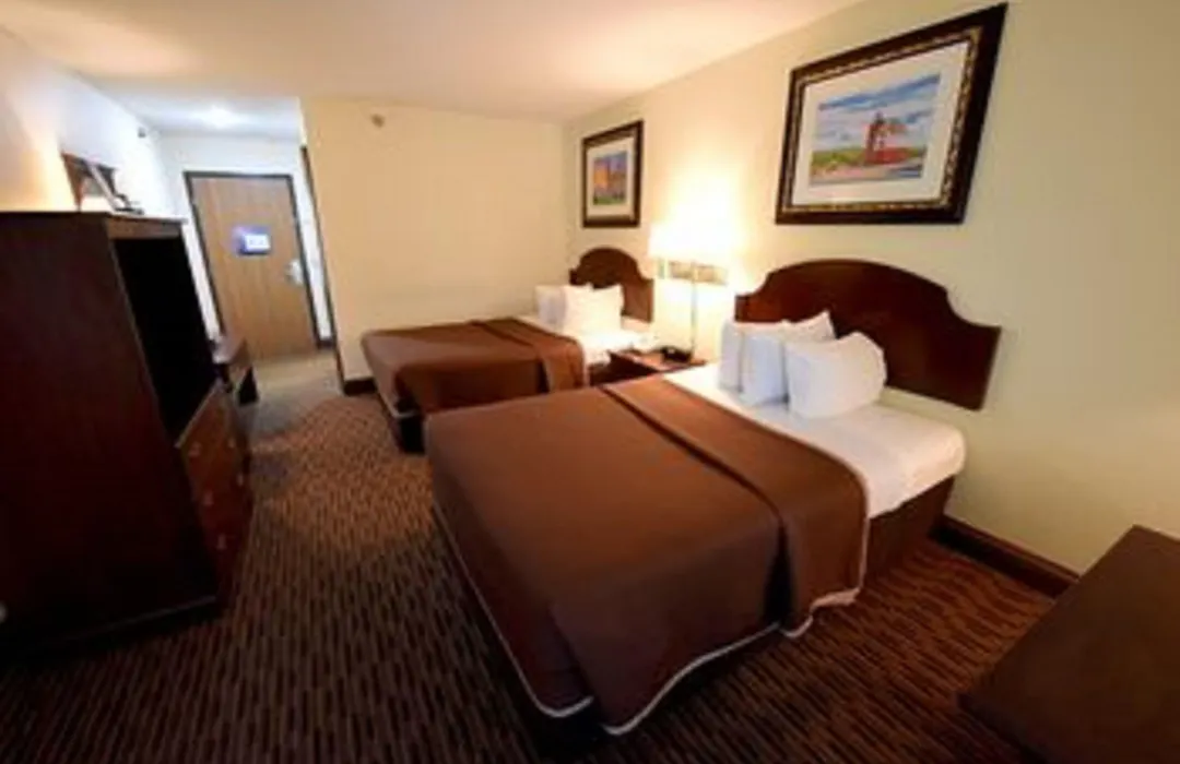 Waterfront Inn Mackinaw City-1