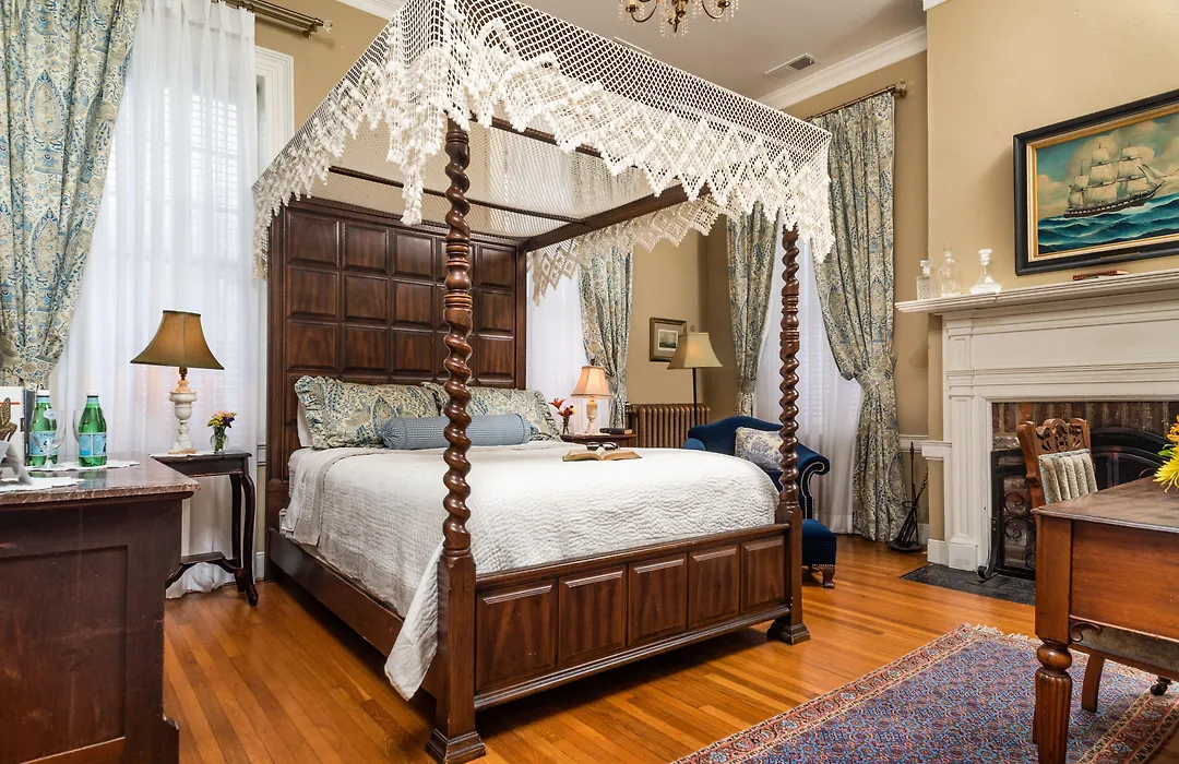 Ironclad Inn & Bourbon Room-1
