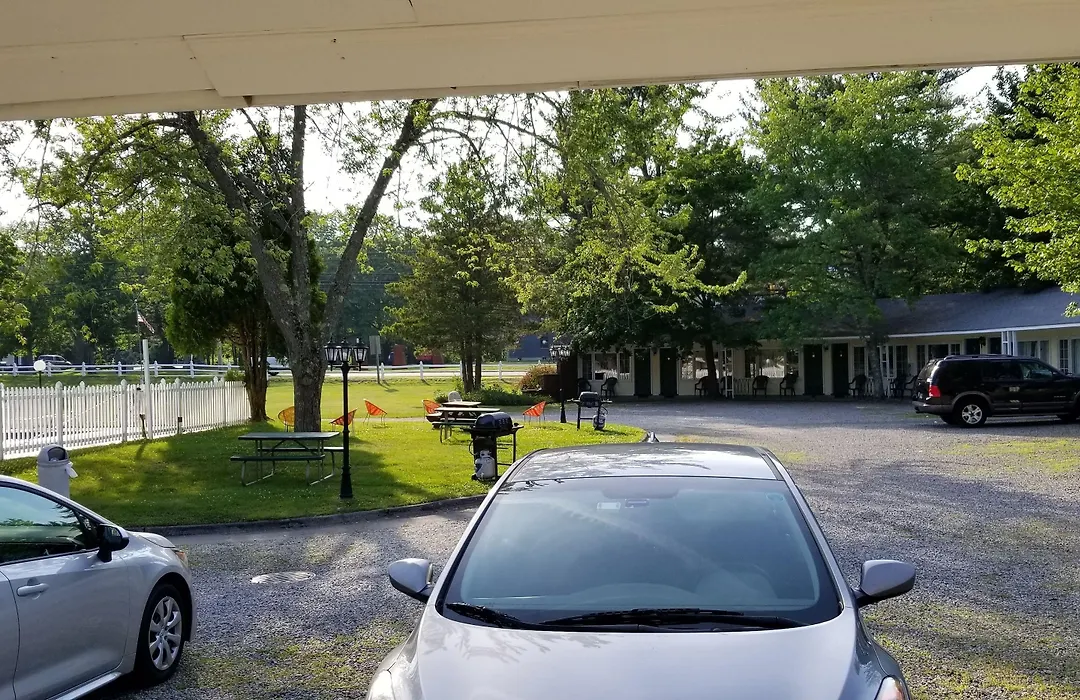 The Tallwood Motel-1