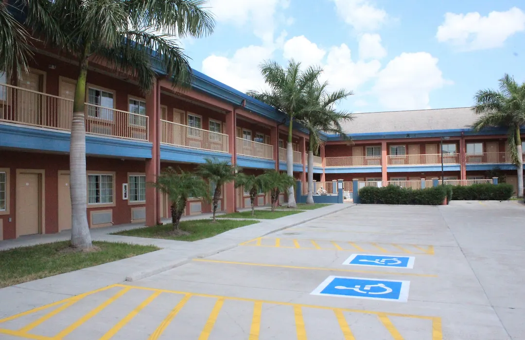 Quality Inn & Suites At The Outlets Mercedes-Weslaco-1