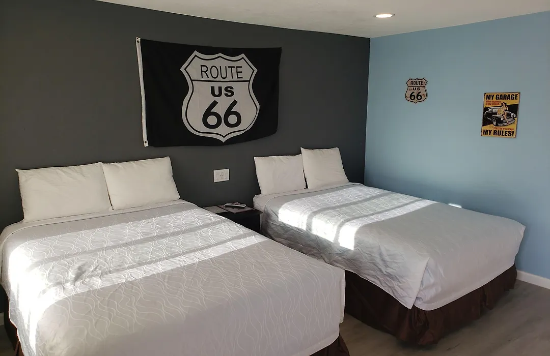 Deluxe Inn-1