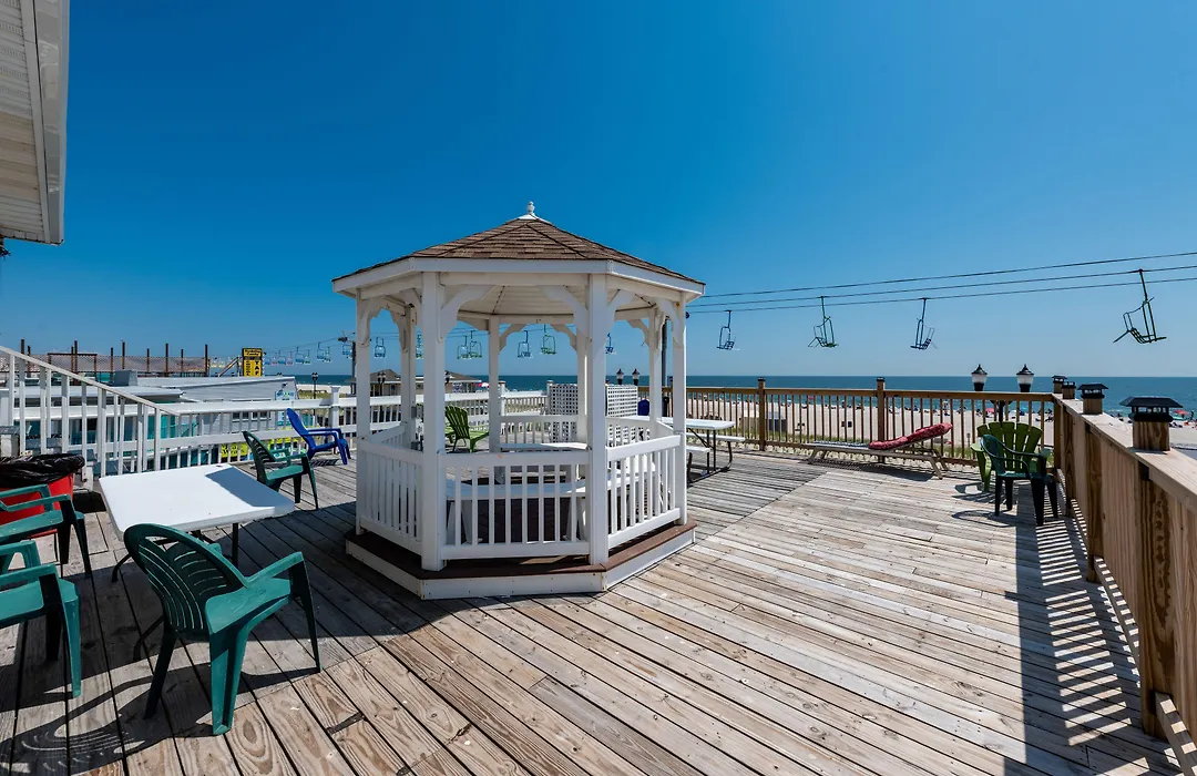 Boardwalk Hotel Charlee & Apartments Beach Hotel Oceanfront-1