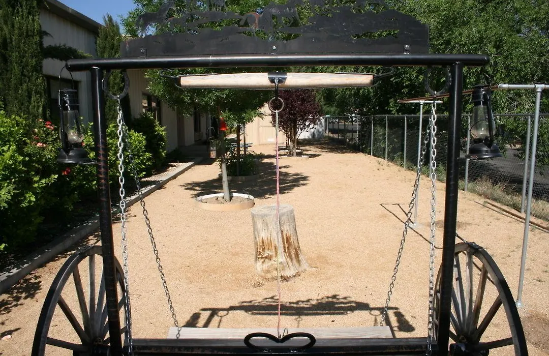 Antelope Hills Inn-1
