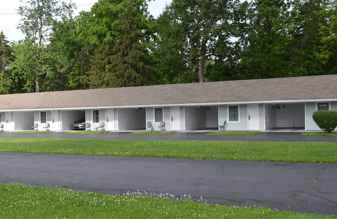 Great Lakes Motel-1