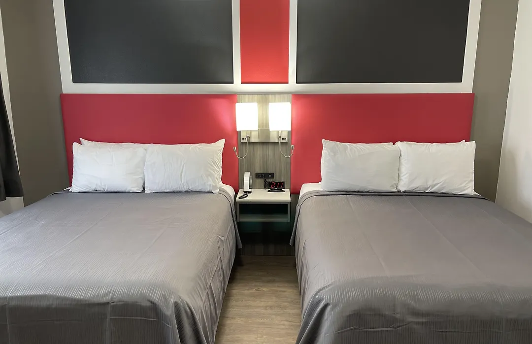 Seven Seas Inn & Suites-1