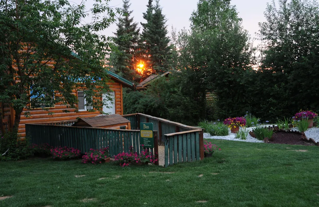Pike'S Waterfront Lodge-1