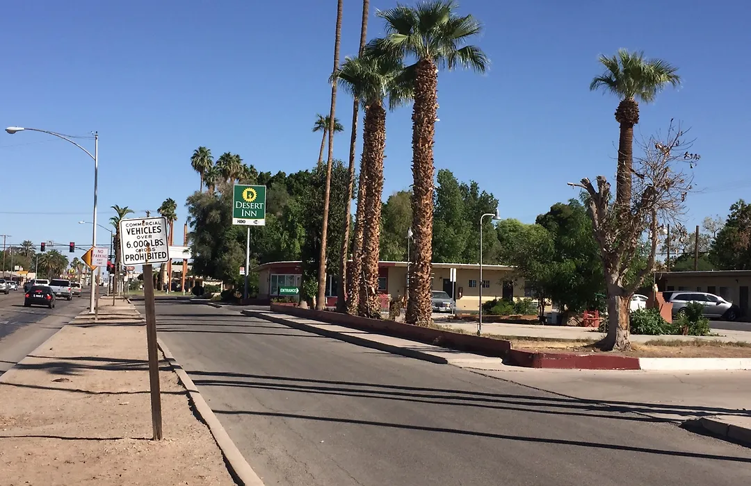 Desert Inn-1