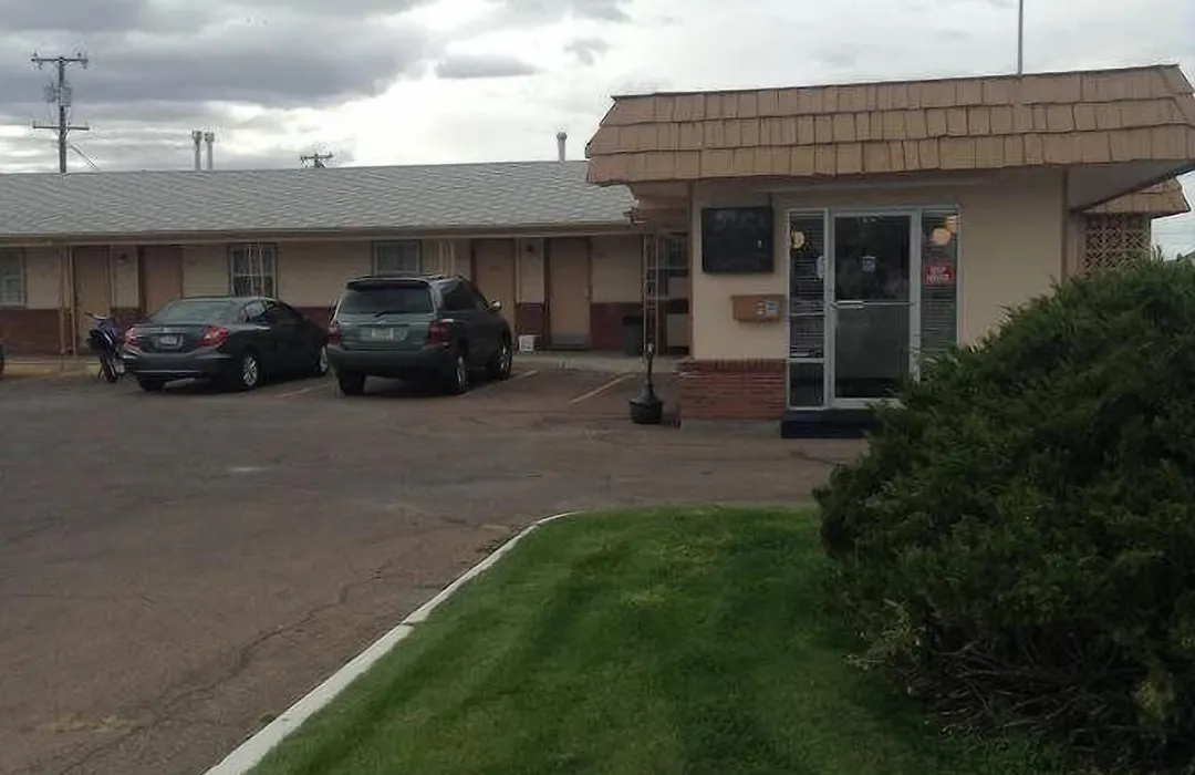 Ski'S Western Motel-1