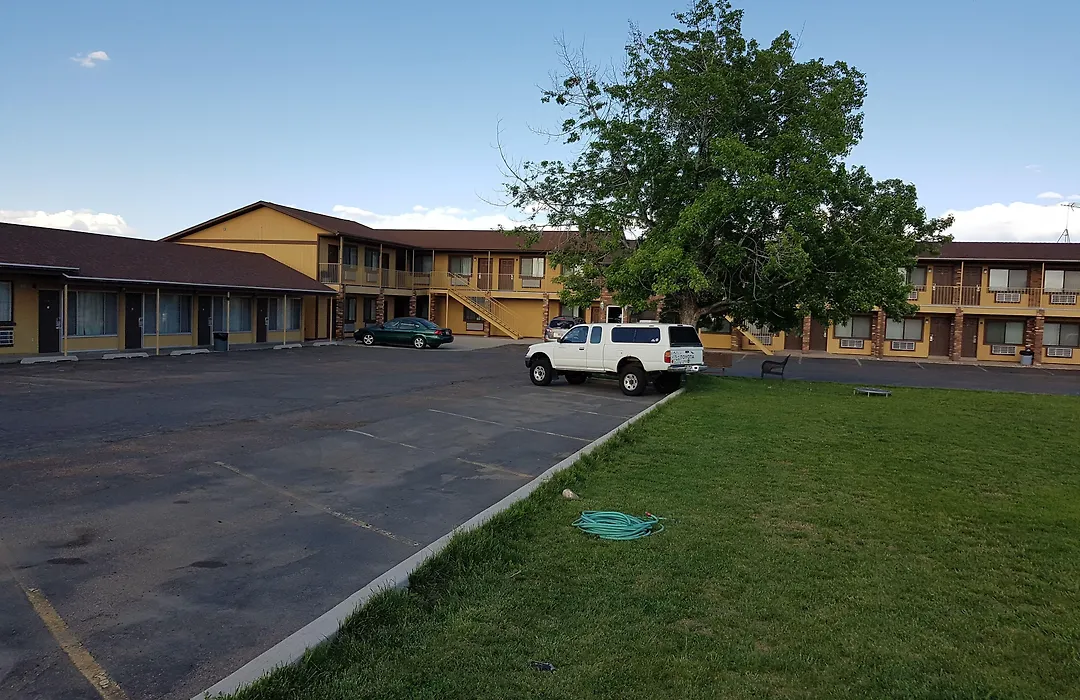 Split Mountain Motel-1