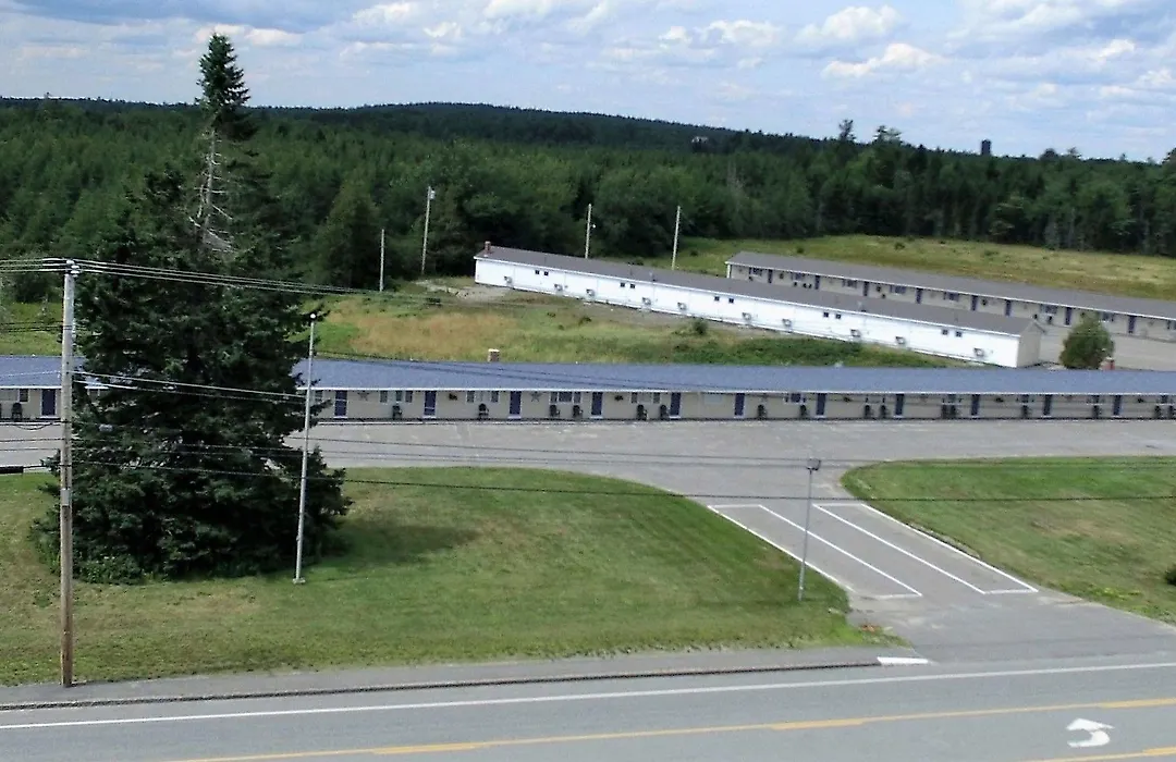 The Bluebird Motel Maine-1