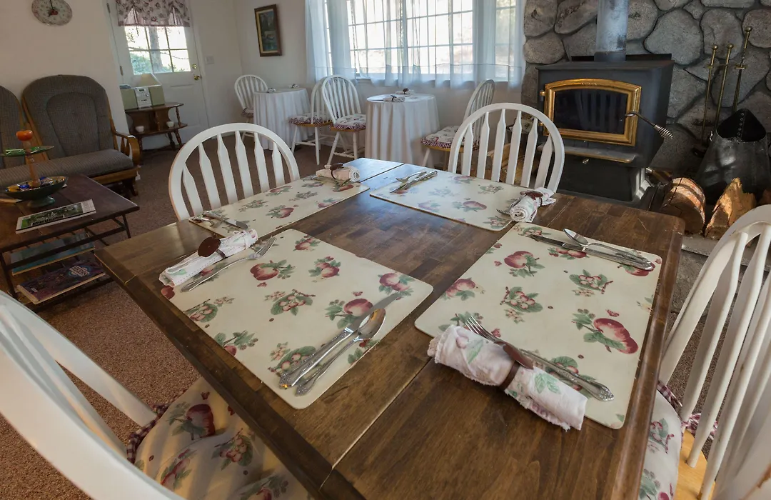 Apple Blossom Inn Yosemite-1