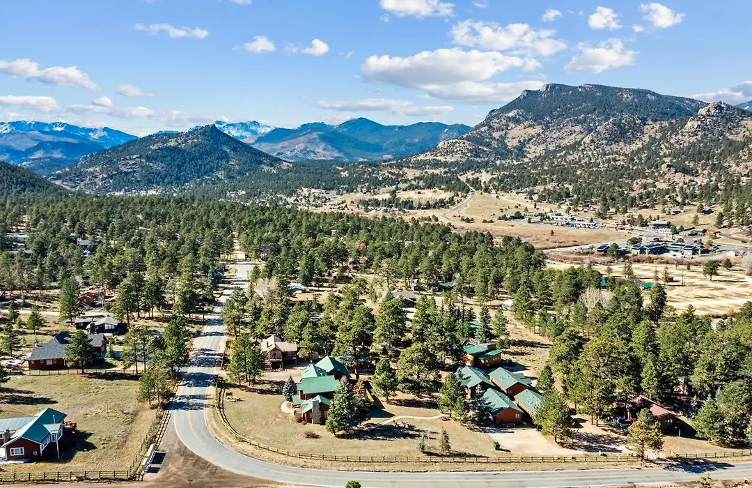Mountain Shadows Cabins-1