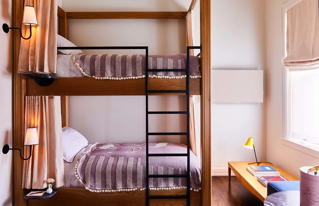 The Siren Hotel, An Ash Hotel-1