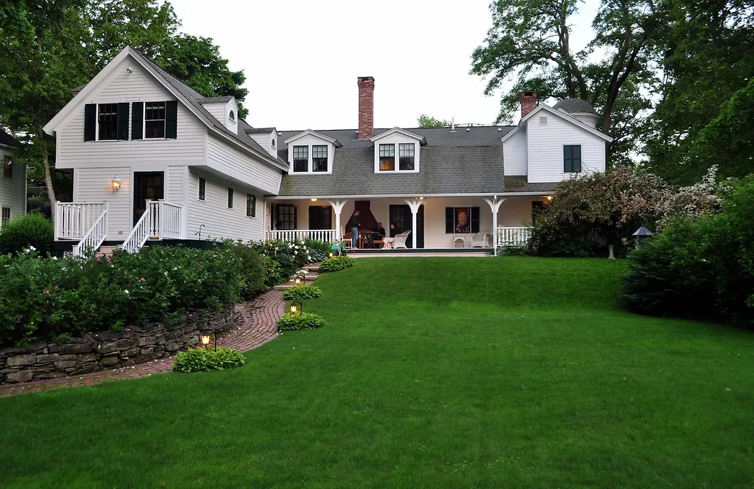 Stone Throw Cottage Inn-1