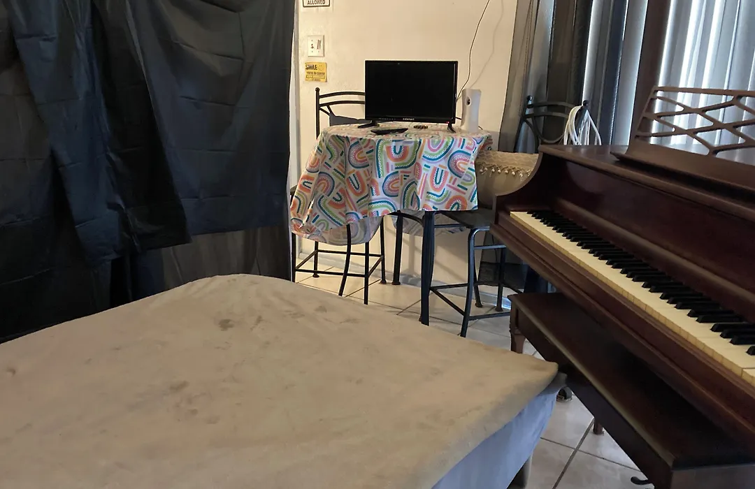 Vacation Homestay Rental Rooms-1