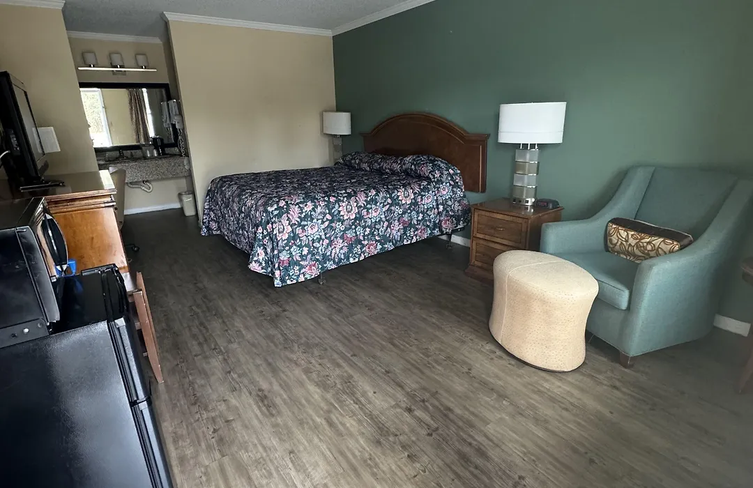 Colony Inn-1