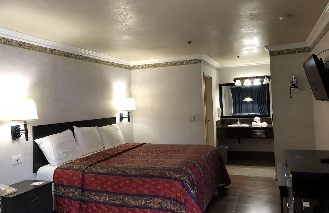 Travelers Inn Lax/Lawndale-1