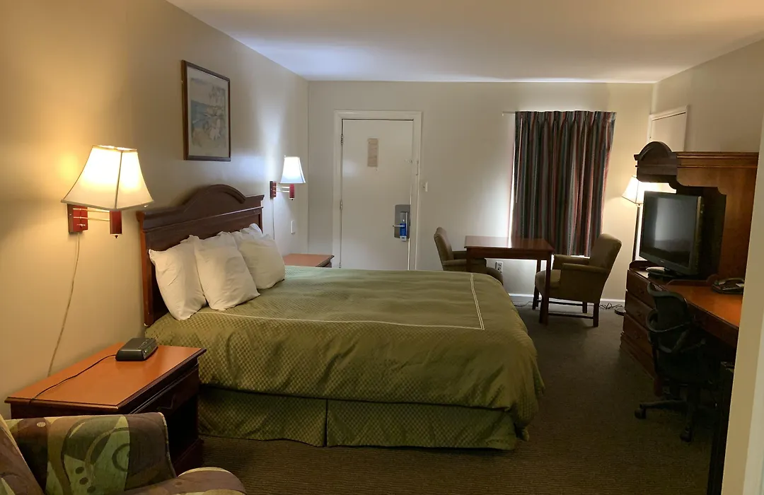 Merrimac Inn And Suite-1