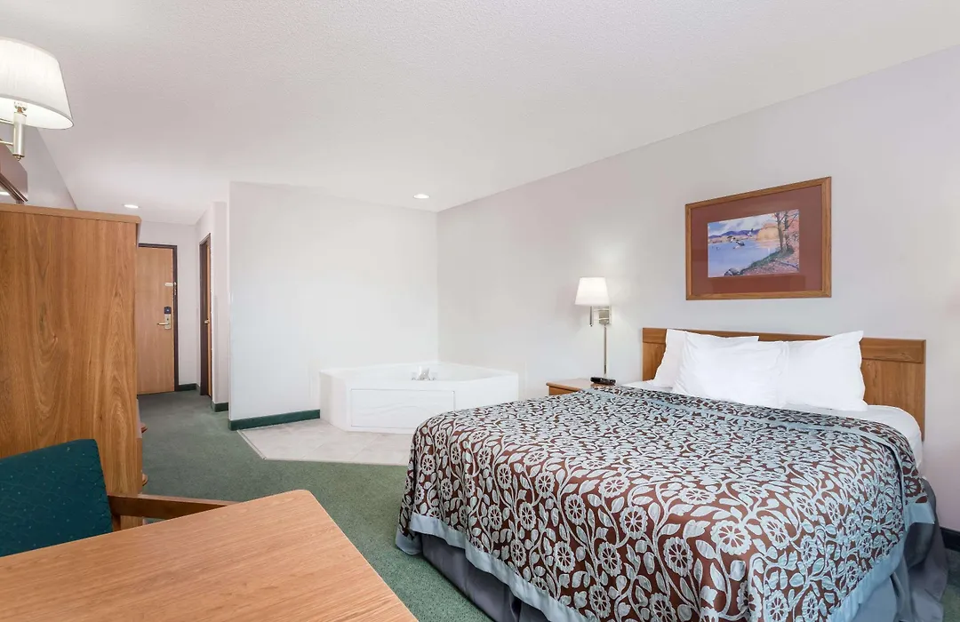 Days Inn By Wyndham Manchester-1