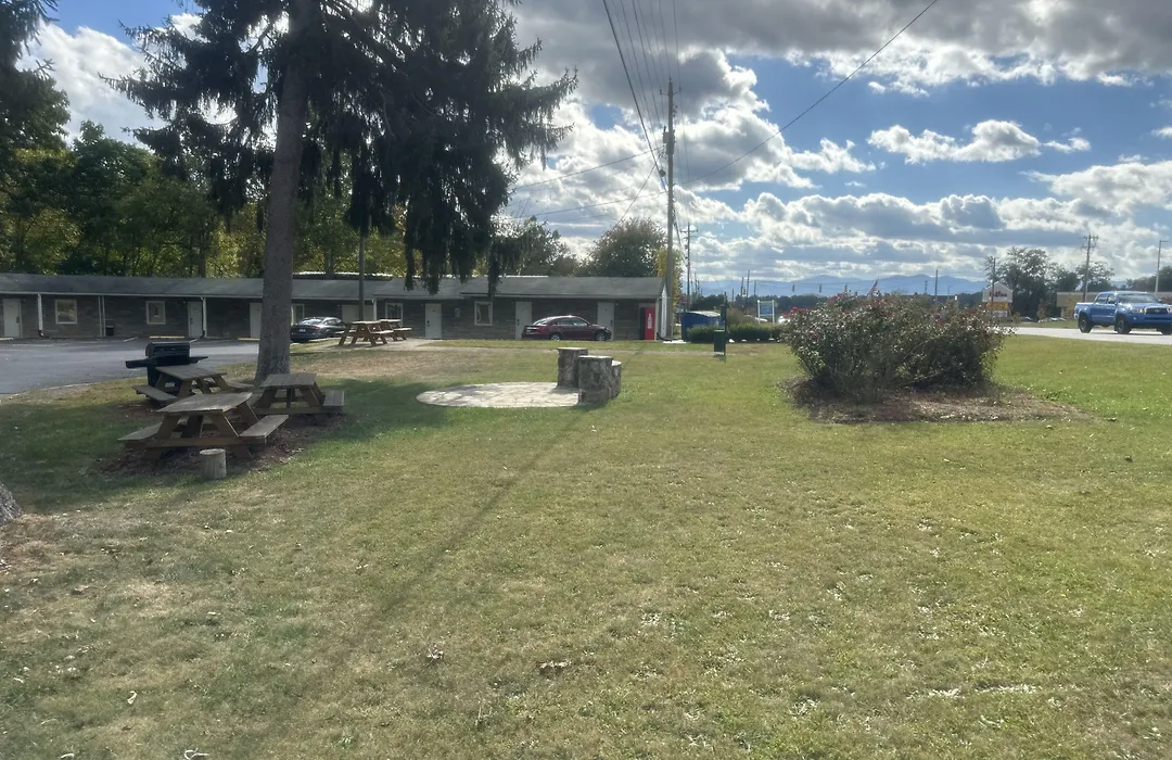 Whispering Pines Motel-1