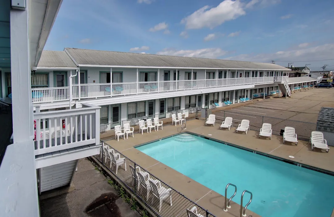 Dolphyn Motel-1
