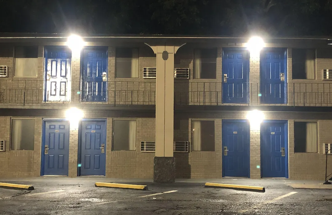 Economy Inn-1