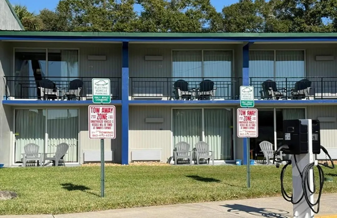 Travelodge By Wyndham Lakeland-1