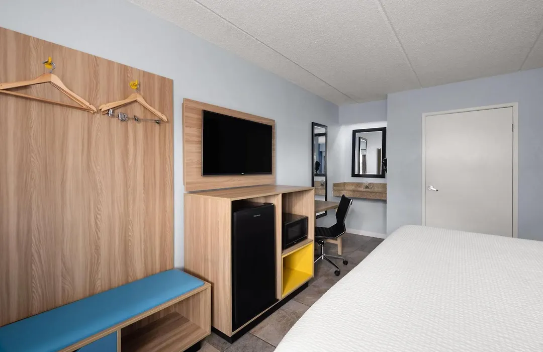 Days Inn By Wyndham Charlotte University-1