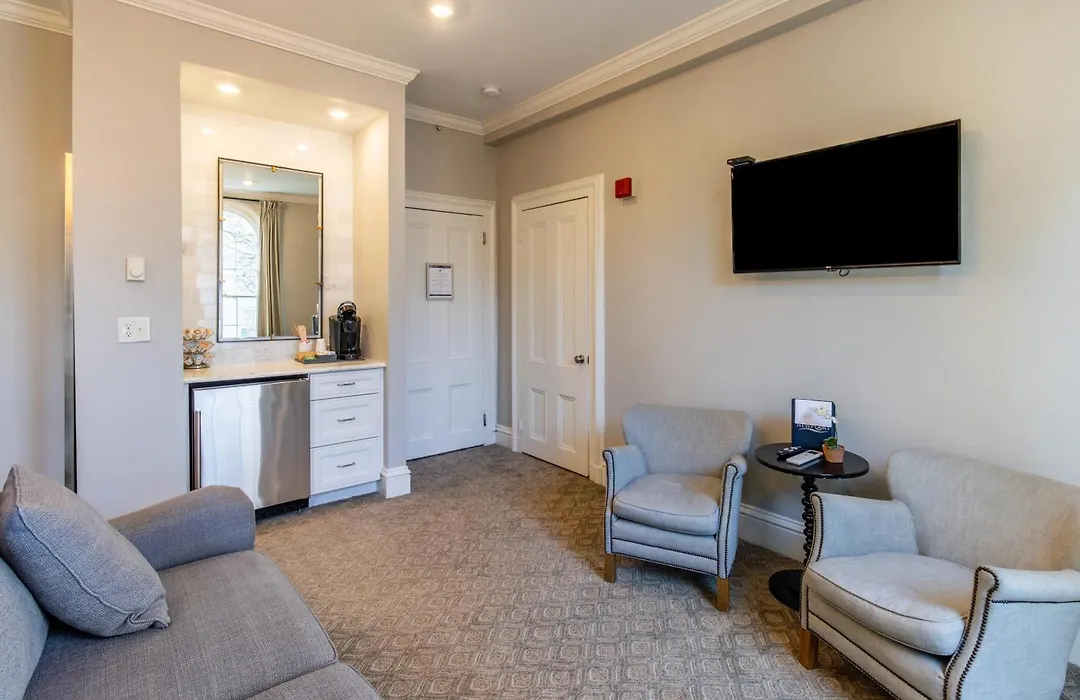 Serenity Inn Newport-1