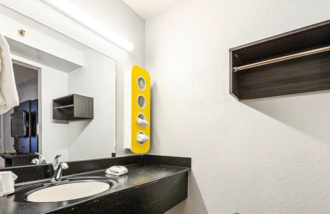 Motel 6-Wethersfield, Ct - Hartford-1