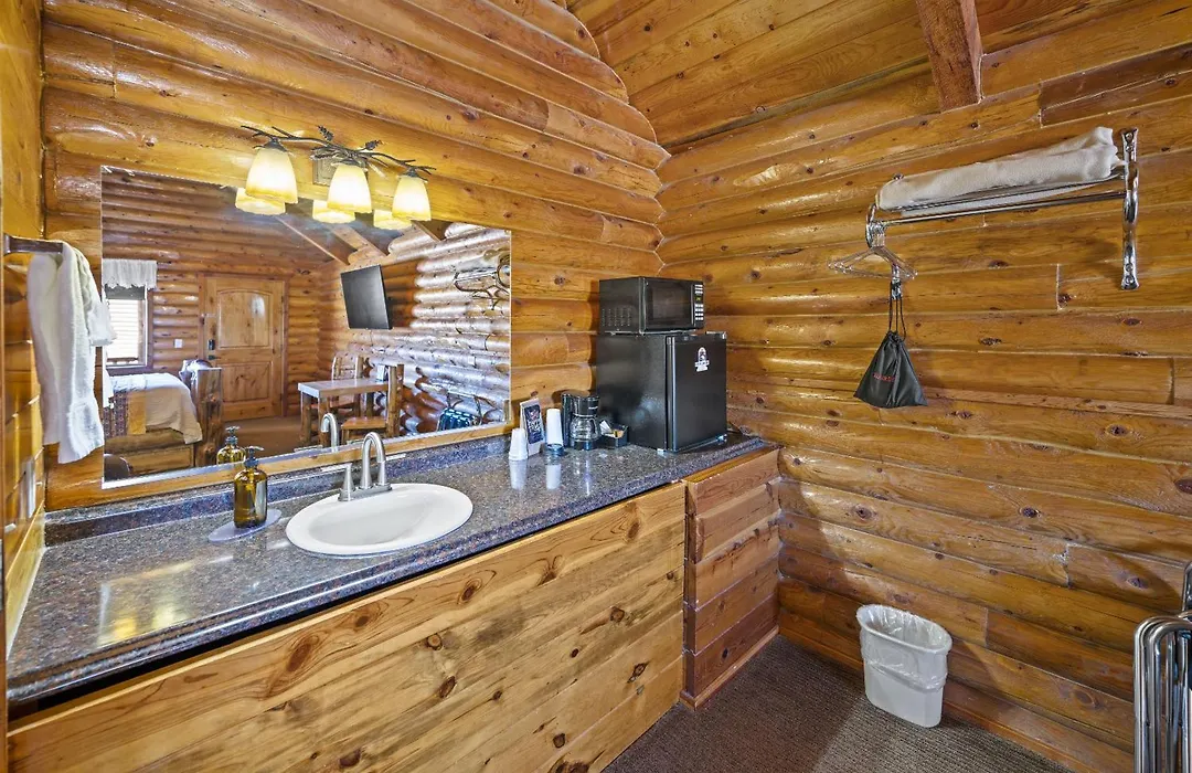 Bryce Canyon Log Cabins-1