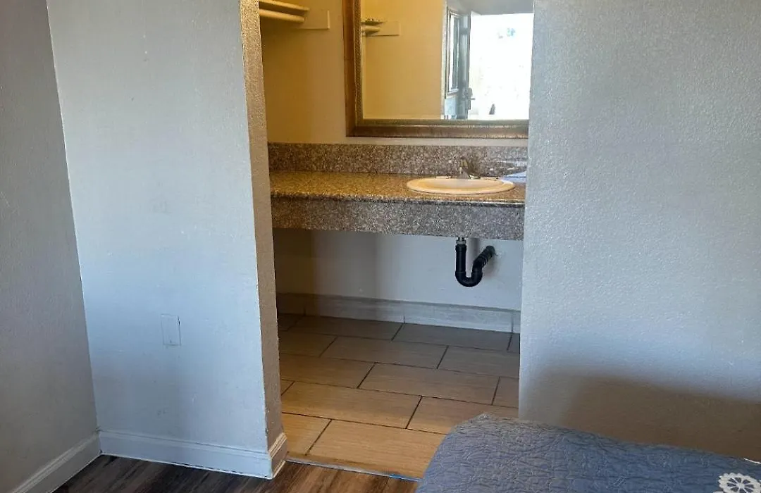 Best Economy Inn & Suites-1