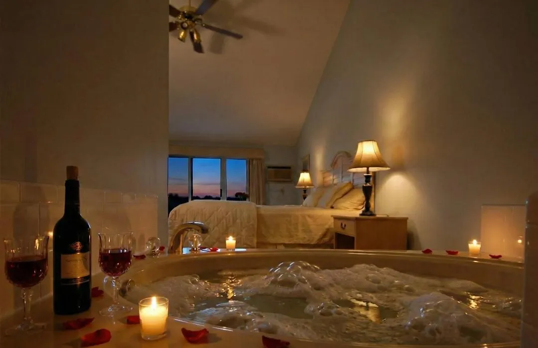 Pointes North Beachfront Hotel - 2 Person Spa Tub Studios-1