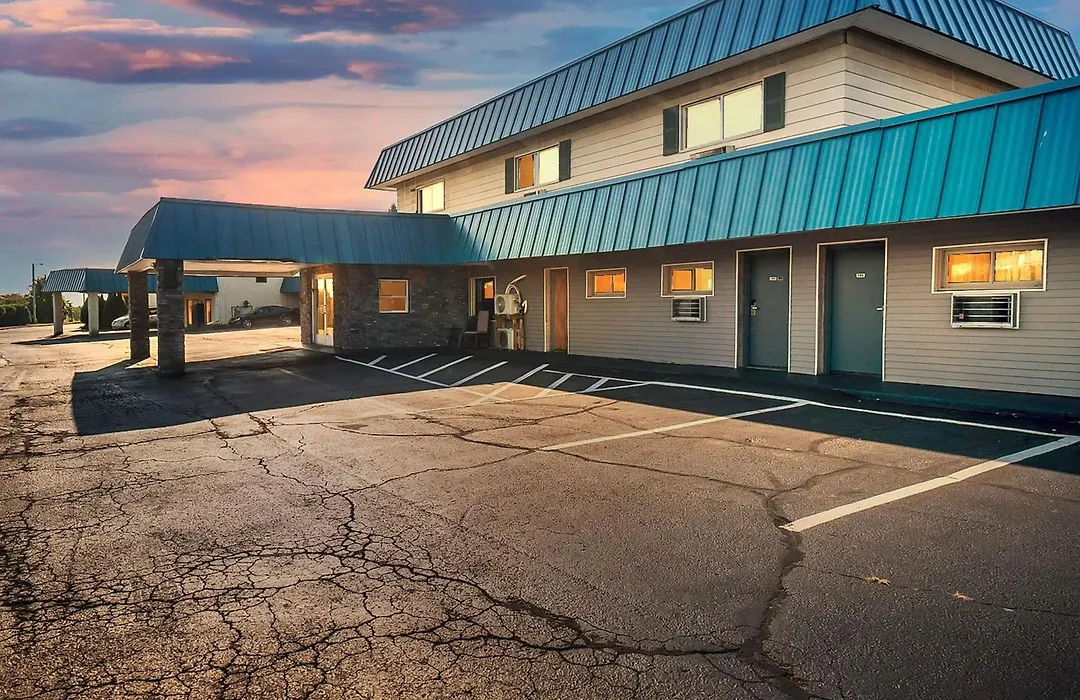 Days Inn By Wyndham Moosic-1