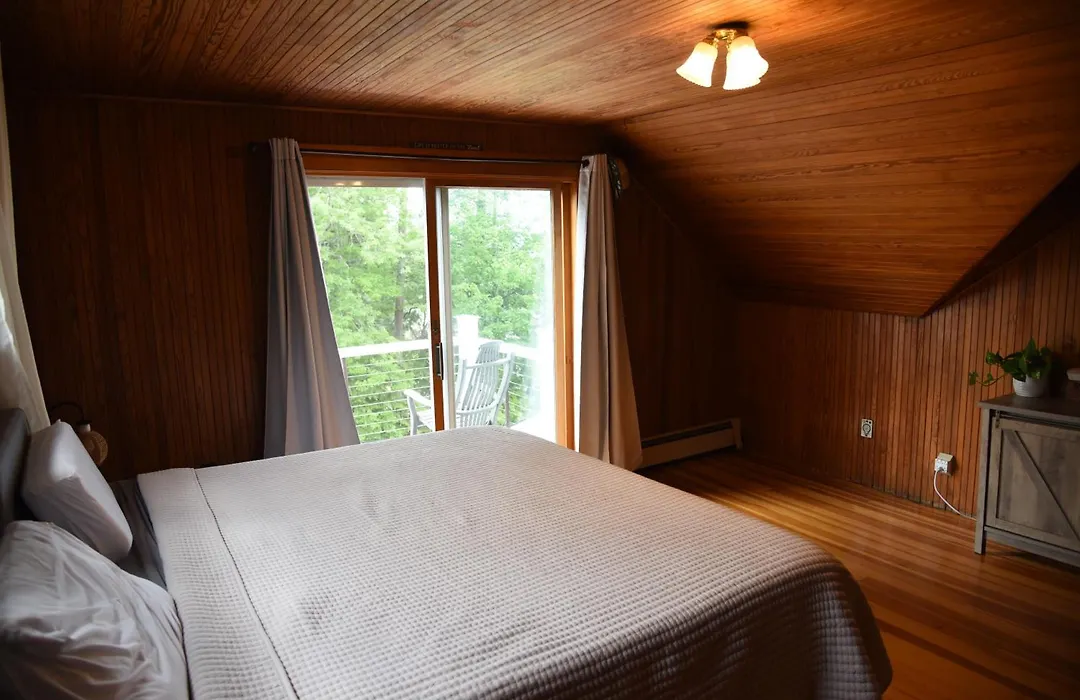 Belknap Point Inn-1