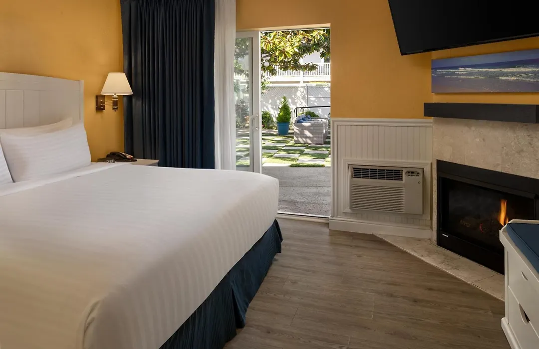 Monterey Bay Lodge-1