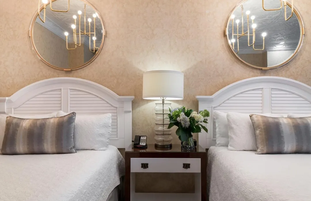 Chateau Inn And Suites-1