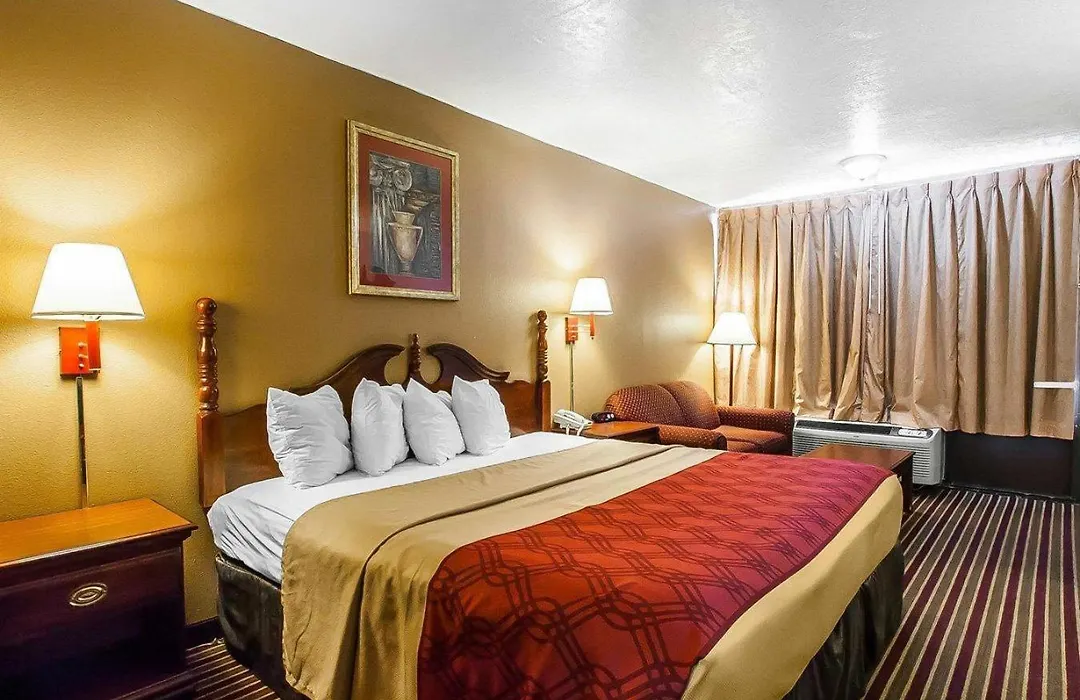 Econo Lodge Dyersburg I-155-1