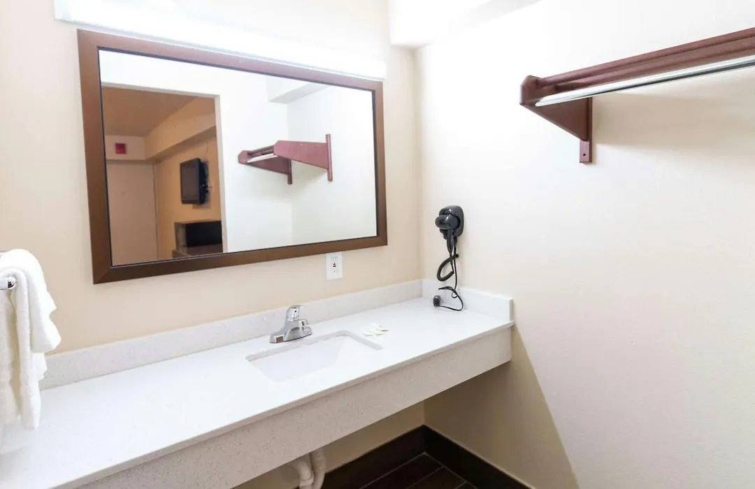 Magnuson Extended Stay And Suites Airport Hotel-1