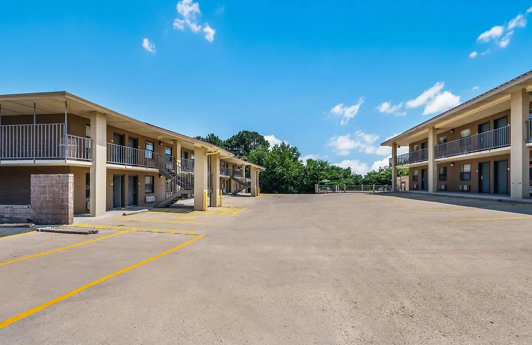 Quality Inn & Suites Hot Springs-Lake Hamilton-1