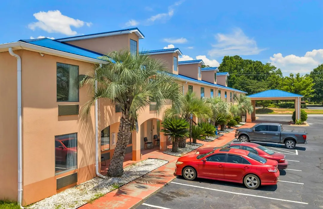 Gray Inn & Suites-1