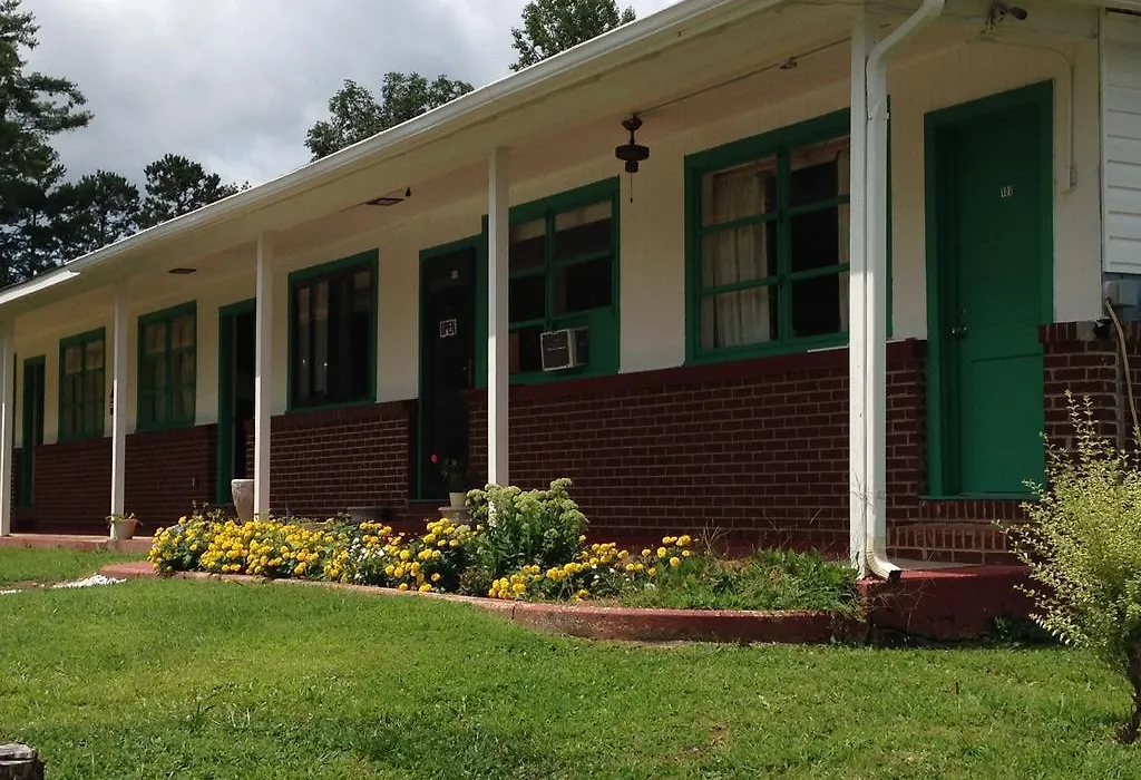 Lakeside Inn-1