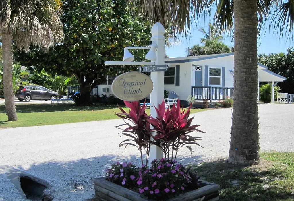 Tropical Winds Beachfront Motel And Cottages-1