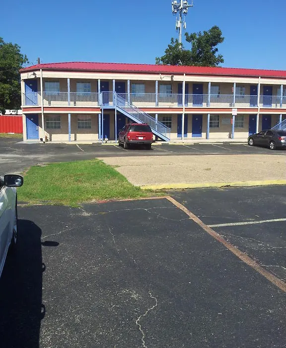 Deluxe Inn Austin-1
