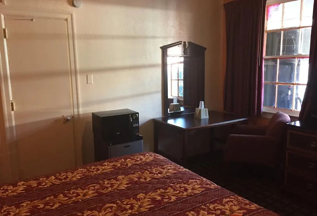 Budget Inn Downtown Mobile-1