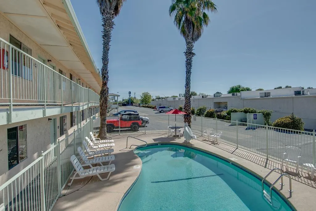 Bridgeway Inn & Suites-1