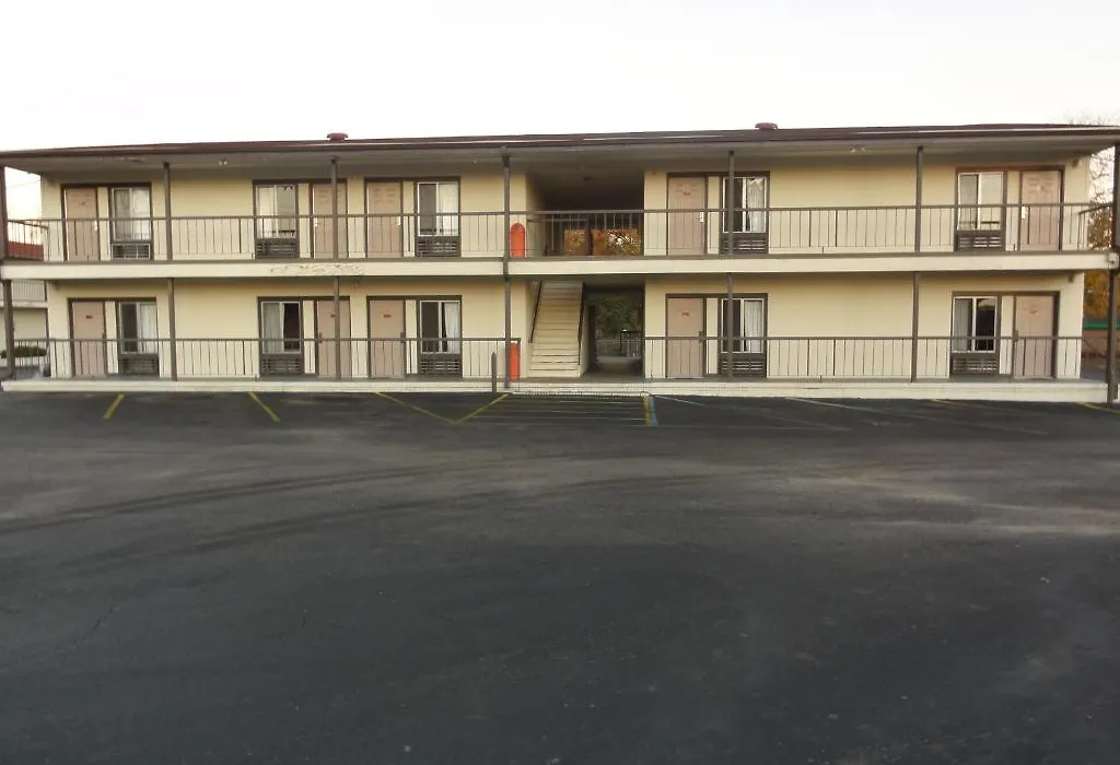 Budget Inn Selma-1