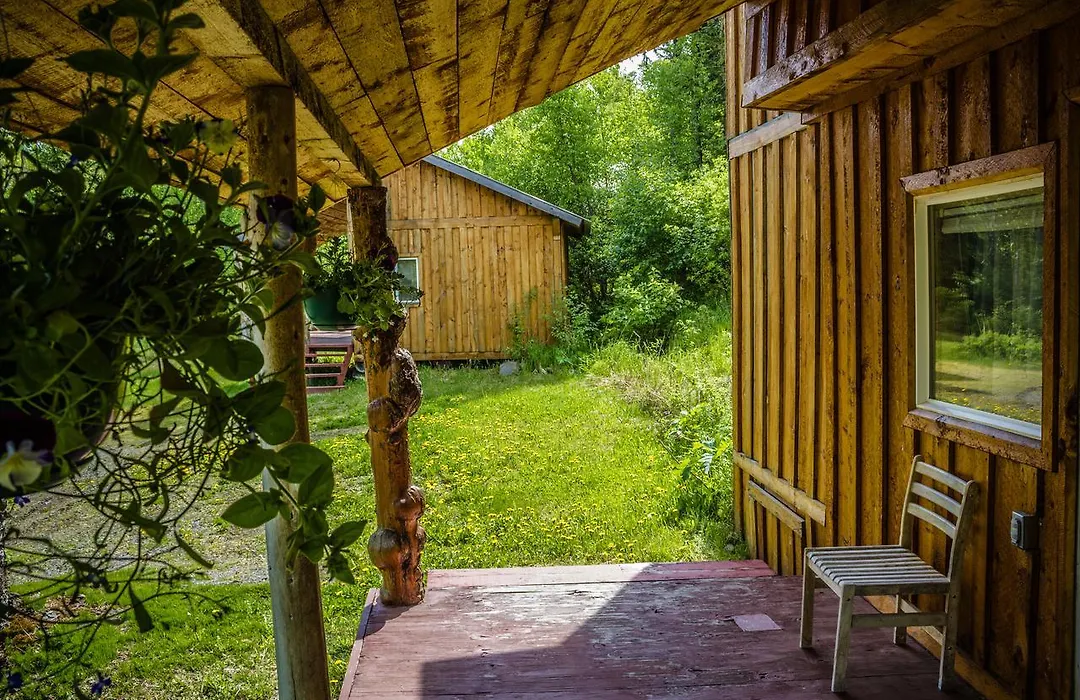 Midnight Sun Log Cabins-1