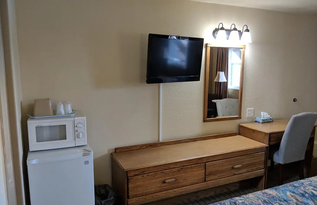 Economy Inn-1